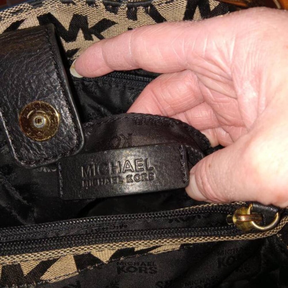 Micheal Kors Shoulder Bag - Picture 2 of 8